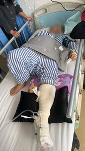 充電玩手機　陸女觸電「電流從手貫穿到腳」