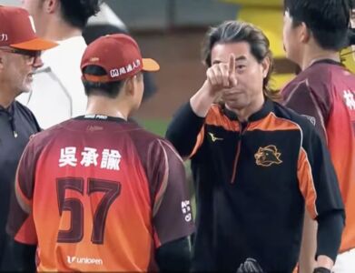 全場歡慶卻讓吳承諭罰跑外野?餅總:要記住這個小miss