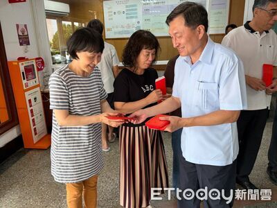 勞動節前夕送暖　台東警局致贈禮券感謝勞工付出