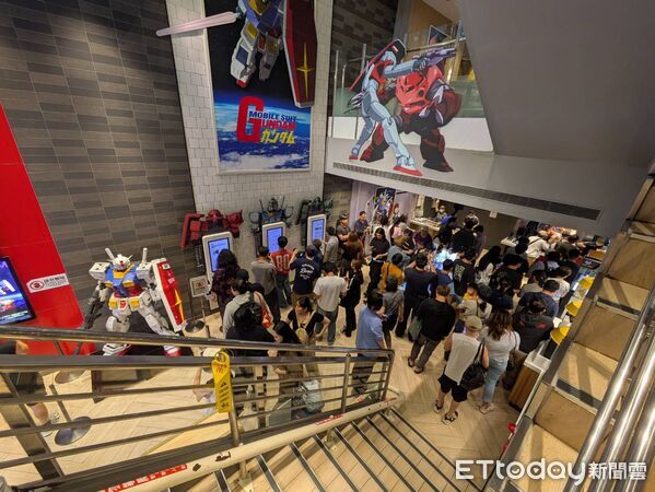 ▲台灣麥當勞與日本動漫《機動戰士鋼彈》聯名活動今日登場。（圖／記者黃士原攝）