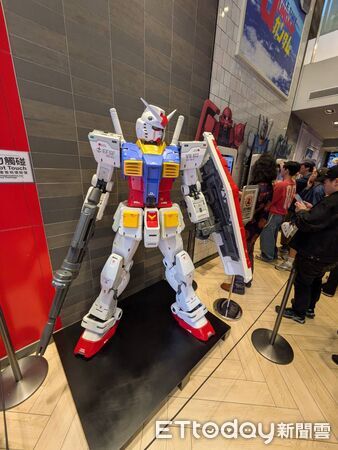 ▲台灣麥當勞與日本動漫《機動戰士鋼彈》聯名活動今日登場。（圖／記者黃士原攝）