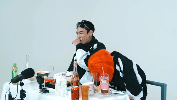 ▲▼T.O.P自嘲「我已經休息10年了」，自幾乾尬到笑出來。（圖／翻攝自T.O.P YouTube）