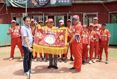 國小軟聯／大黑馬德芙蘭首闖全國賽就奪冠　巫克迪勇奪MVP