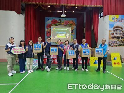 羽球打到「開花」還在用 立委牽線送長安國小1800顆