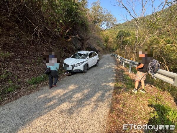 ▲枋寮警方救助洪姓男子等人。（圖／記者陳崑福翻攝）