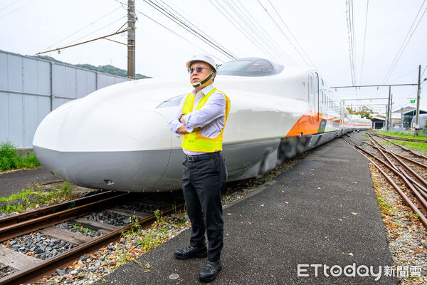 ▲▼台灣高鐵董座開箱新車「鴨嘴獸」塗裝。（圖／高鐵公司提供）