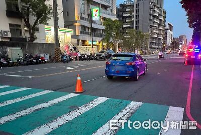 台中逢甲商圈女行人斑馬線上被撞！搶救2天不治...家屬淚求影像