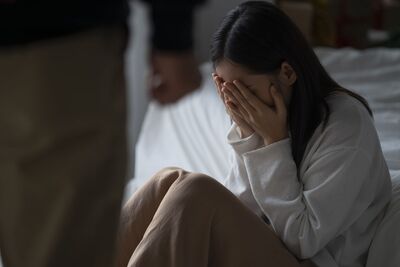 惡夫家暴性侵還頻偷吃　人妻付536萬「離婚求生」