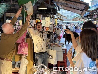 許甫陳智菡夫妻合體掃街　籲游淑慧、鍾小平別扯藍白合後腿
