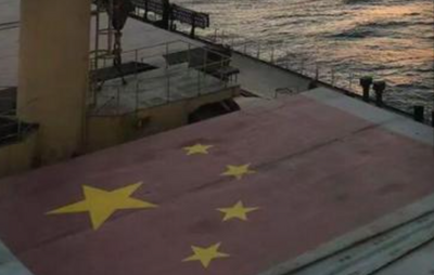 荷莫茲海上監獄「遺體封冷庫」　導彈掠頭頂！陸船員刷五星旗保命