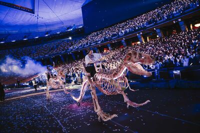 五月天豪砸9000萬「帶25隻恐龍開唱」　滿場到處跑...震撼畫面曝