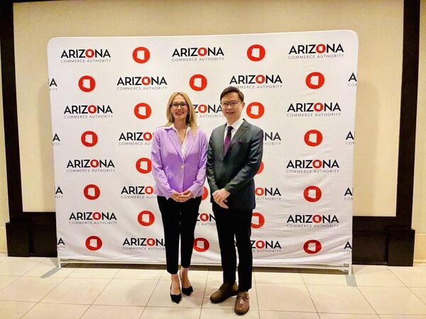 ▲貿協董事長黃志芳與亞利桑那商務廳(ACA)總裁 Sandra Watson合影。(圖／貿協提供)