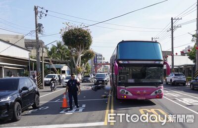 台南女警遭輾斃！女大生、遊覽車司機送辦　路邊校車違停與否待查