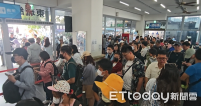 小琉球連假訂房破9成5 ！碼頭人潮炸裂畫面曝　東琉線加開船班
