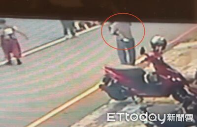 噴飛瞬間曝！轎車暴衝釀2死...妻抱兒求救　住戶：根本沒煞車