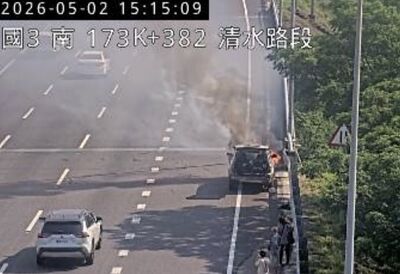 快訊／國3南下清水段火燒車！駕駛跳車狂逃　驚險畫面曝光