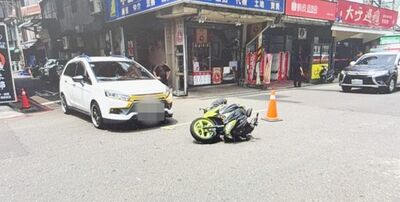 臨停買烤鴨！擋視線害車禍吃紅單　老闆霸回1句：罰單我付