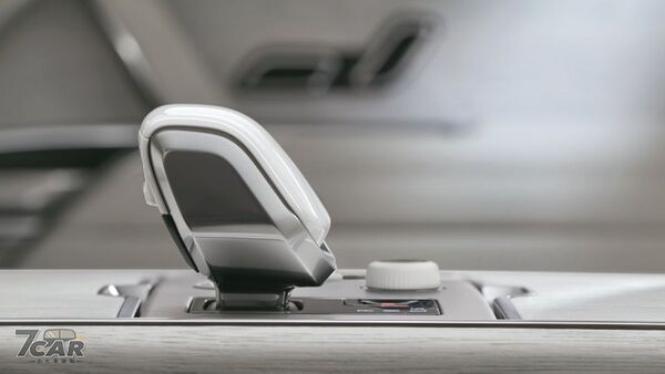 導入全球首創靜電音響與專屬內外用料　Range Rover SV Ultra 正式登場