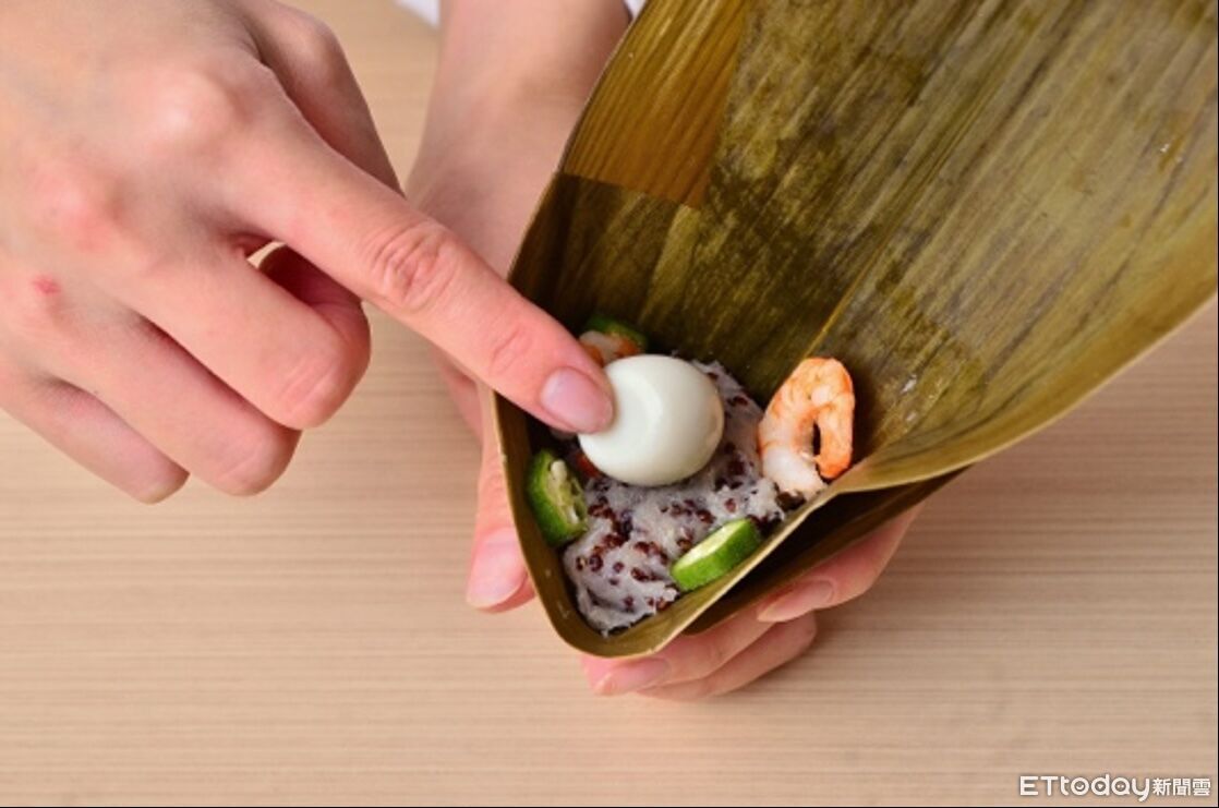 ▲▼端午團圓毛孩不缺席！寵物烘焙名師劉羽諾攜手獸醫，用一顆「藜麥鮮蝦粽」開啟毛孩的幸福小時光。（圖／蔚藍文化提供）