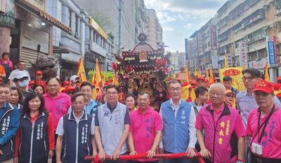三月瘋媽祖！新北土城三元宮遶境祈福　劉和然扶轎起駕祈安