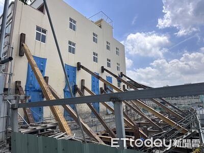快訊／龍井沙田路又坍　「傾斜屋」隔壁工地二度遭勒令停工