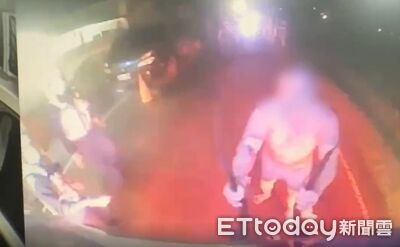 遭友砍滿頭血還暴走！花蓮男突下車搞破壞…救護車板金凹了