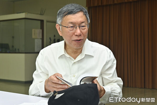 ▲▼柯文哲出席侯漢廷新書發表會。（圖／記者李毓康攝）