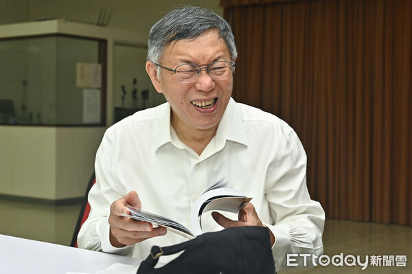 ▲▼柯文哲出席侯漢廷新書發表會。（圖／記者李毓康攝）