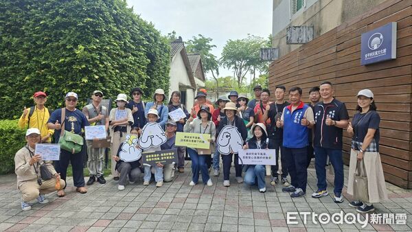 ▲民團舉辦散步節活動，帶領民眾走讀安平街區檢視交通環境。（記者林東良翻攝，下同）