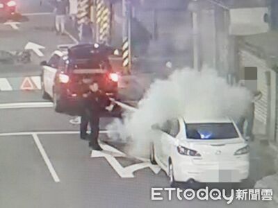 基隆女騎士車禍友人開車來關切...引擎突燒起來！警扮滅火隊