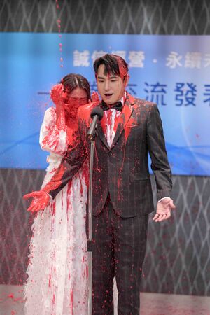 ▲大牙、陳謙文在《百味人生》遭到報應。（圖／三立提供）