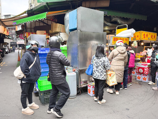 ▲▼板橋黃石市場蘿蔔糕糯米腸。（圖／VIVIYU小世界授權提供）