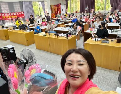 不會謝的祝福！台中市議員陳雅惠送氣球花祝福媽媽們