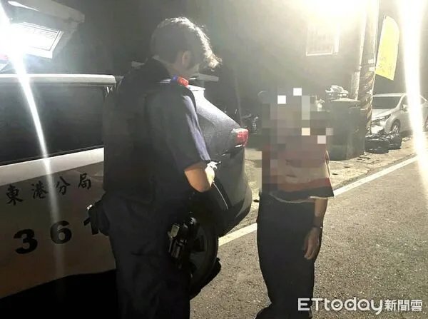 ▲東港警方幫方男找到自小客車。（圖／記者陳崑福翻攝）