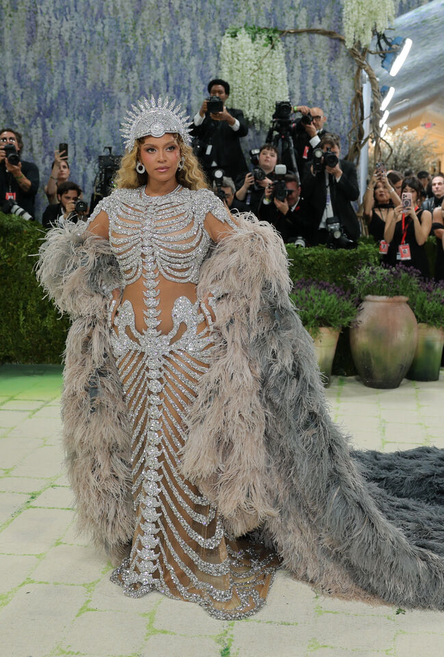 ▲▼Met Gala,碧昂絲,布蕾克萊芙莉,Beyonc&eacute;,Blake Lively,Cardi B,Olivier Rousteing,Versace,Marc Jacobs,時尚。（圖／路透）