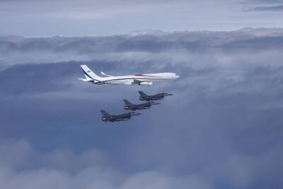賴清德搭史王專機返台　4架空軍F-16戰機升空伴飛護航