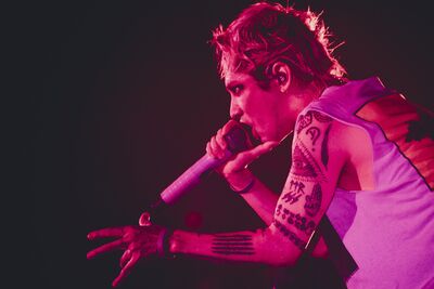 七萬人神級演出再現！ONE OK ROCK攻大銀幕票房飆千萬
