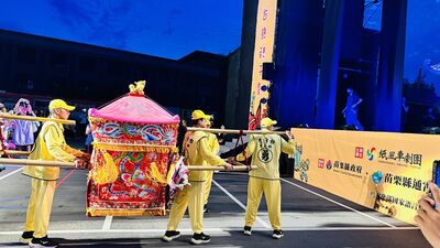 紙風車「椅子會」送媽祖壓轎金　喊當「最強業務員」限量分享