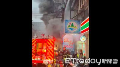 快訊／土城汽修廠起火濃煙狂竄　警消急衝現場灌救...3人送醫