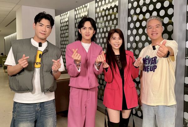 ▲《娛樂超skr》主持人小鹿偉皓與阿甘日前邀請《超級冰冰Show》主持人「忠蓁CP」郭忠祐、蔡家蓁、歌手曾瑋中、蔡亞露。（圖／民視提供）