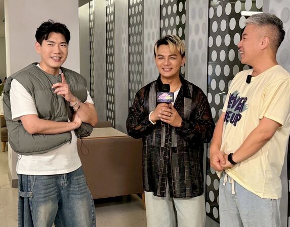 ▲《娛樂超skr》主持人小鹿偉皓與阿甘日前邀請《超級冰冰Show》主持人「忠蓁CP」郭忠祐、蔡家蓁、歌手曾瑋中、蔡亞露。（圖／民視提供）