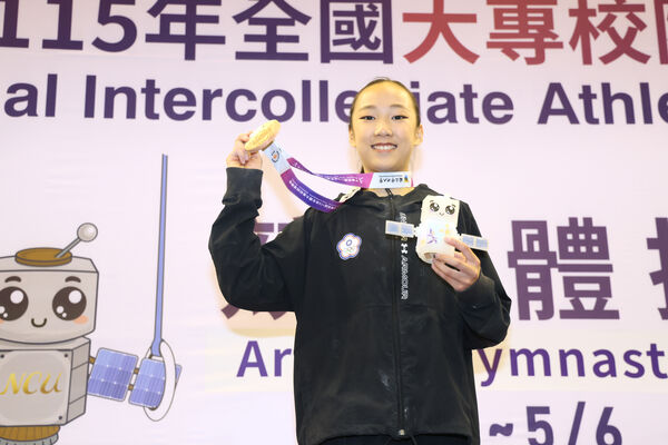 ▲政治大學新鮮人廖奕淳公開女生組個人全能。（圖／全大運辦公室提供）