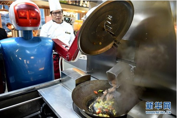 京东X未来餐厅试营业面积近400㎡机器人全程无人化