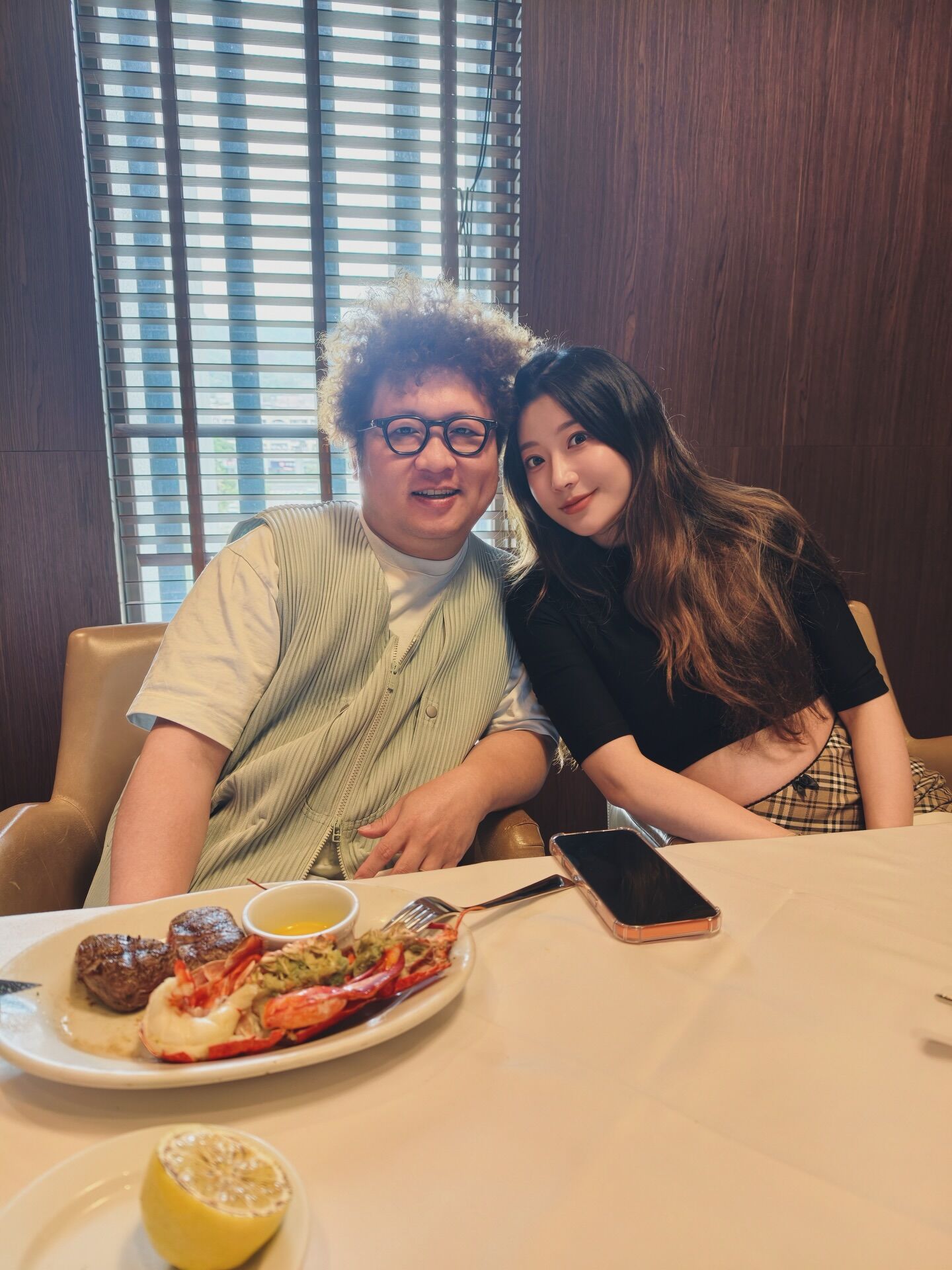▲▼依依5月卸貨倒數！納豆提前帶愛妻慶母親節。（圖／翻攝自臉書）