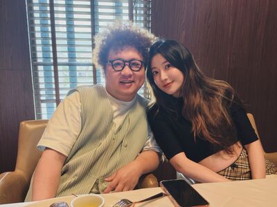 依依5月卸貨倒數!納豆「牽手愛妻」提前慶母親節…甜喊:老婆愛妳
