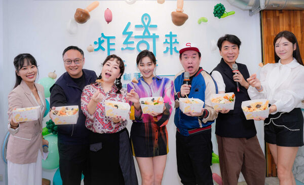 2023年張文綺台中分店開幕，演藝圈中好友康康、張秀卿、鄭亦真、梁赫群，都特別現身力挺。（圖／炸綺來提供）