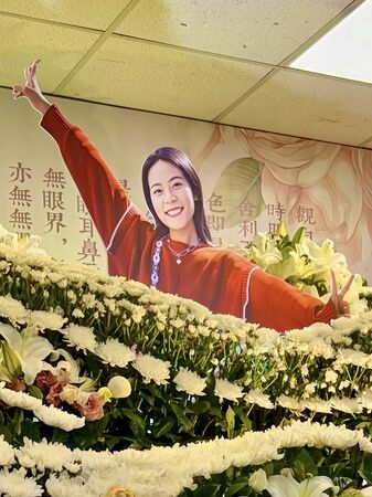 ▲▼女警告別式家屬痛哭！癌母見女兒遺容淚崩「那不是詠心」譚艾珍曝修復狀態。（圖／翻攝自臉書／譚艾珍）