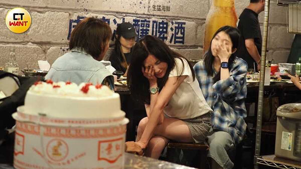 醉後淚美人1／直擊何如芸《婚內失戀》酒後淚崩　捧蔡昌憲臉龐訴苦