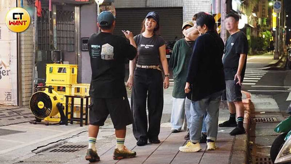 醉後淚美人1／直擊何如芸《婚內失戀》酒後淚崩　捧蔡昌憲臉龐訴苦