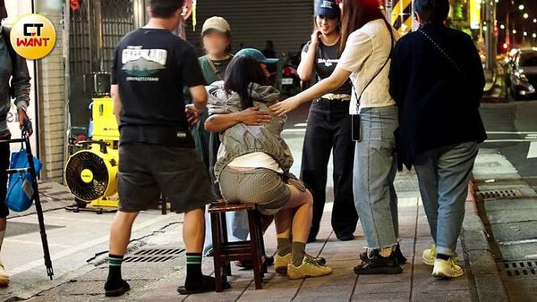 醉後淚美人1／直擊何如芸《婚內失戀》酒後淚崩　捧蔡昌憲臉龐訴苦